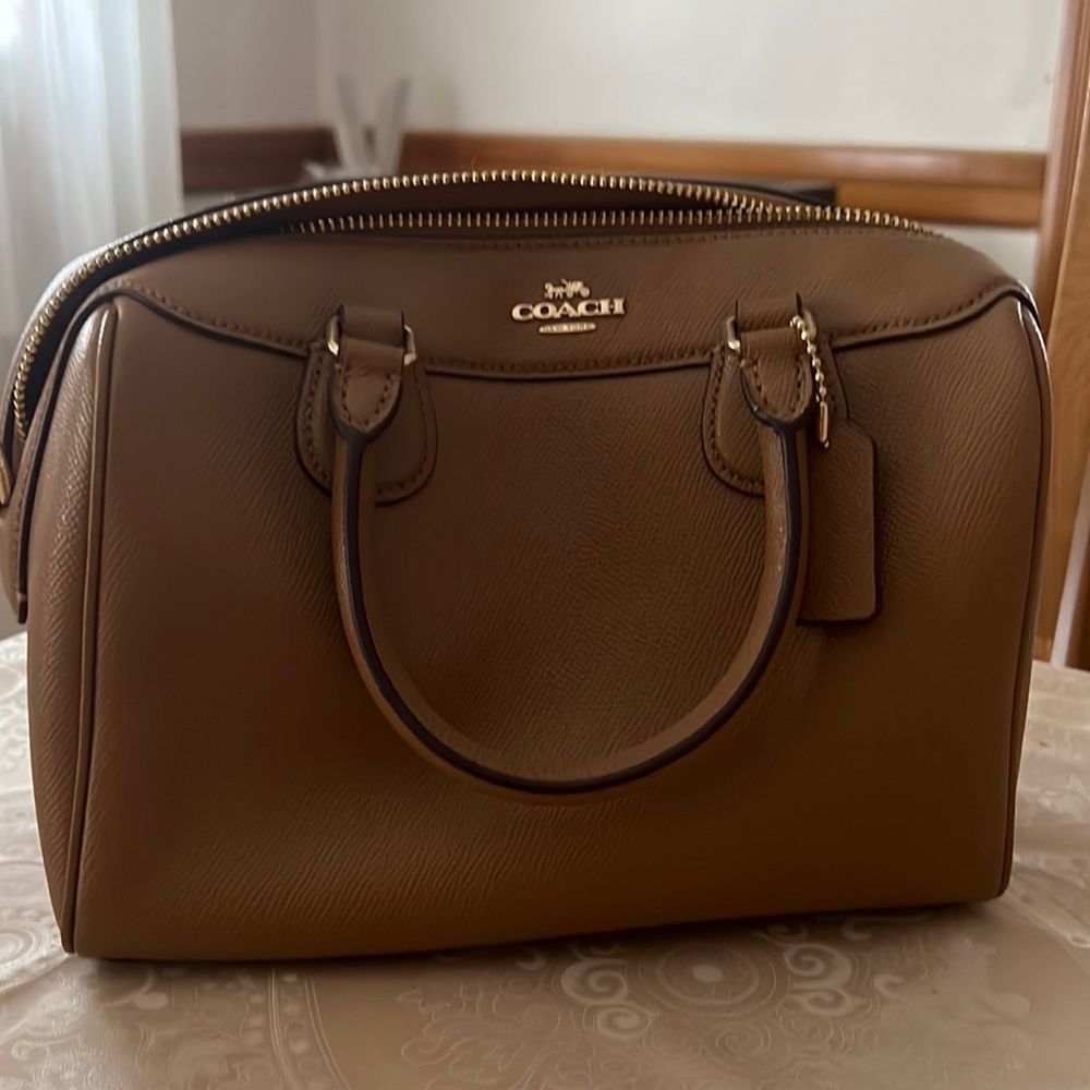 Coach bag with shoulder strap - LIKE NEW